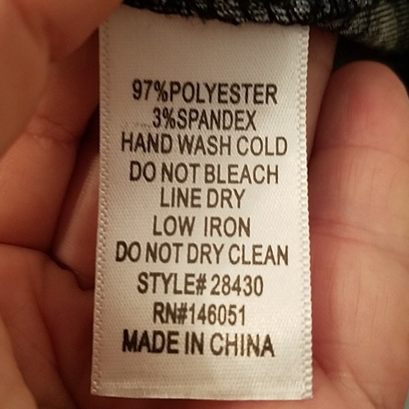 MONTEAU Velvet  Burnout Floral Top NWT - Picture 8 of 8